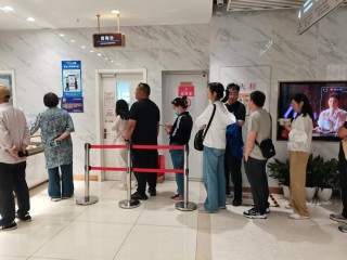 金价踩下“急刹车”：有人排队抛售有人抄底抢购