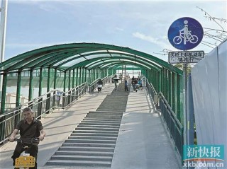 过天桥要爬“百步梯”，广州街坊吐槽“真攞命”